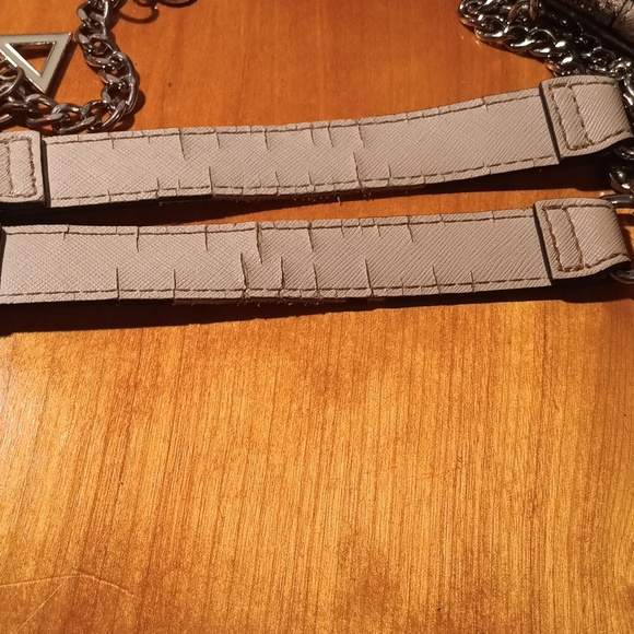 Guess Signature Beige Women Bag With Chain Handles - Picture 11 of 15